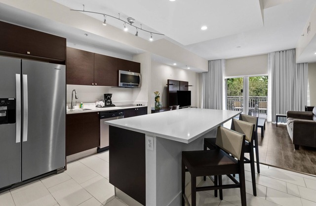 Perfect for Families! 3 Bedroom Villa w/Resort Pool