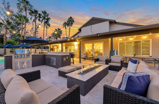 Perfect for Families in a Great Location, 3 King En Suites w/Heated Pool & Hot Tub + Free Golf!