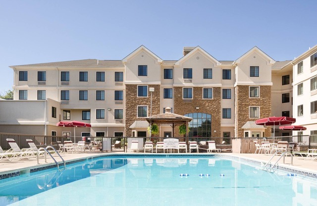 Perfect for Groups! | Pool + Gym + Free Breakfast