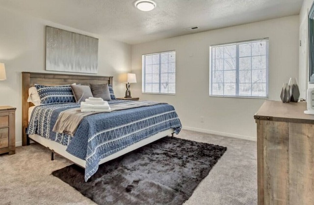 Perfect For Large Groups - Fun 6BR with 2 Kitchens