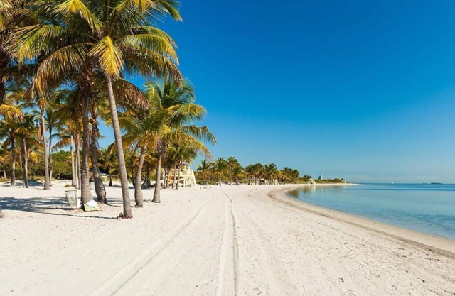 Perfect for you Next Beach Getaway! 2 Family Suites, Fully Equipped Kitchen
