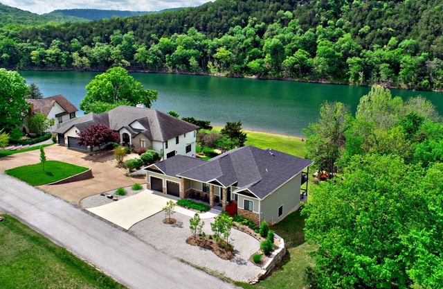 Perfect Lakefront 5BR Luxury Home-Wow Views, Fire Pit, Kayaks,Best Shore Access