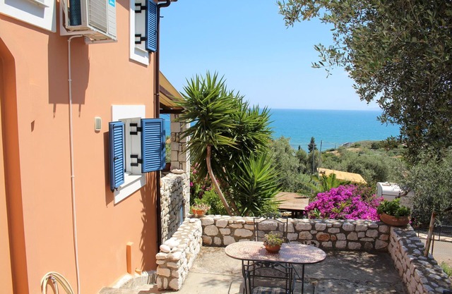 Perfect located: calm and idyllic above the sea - holiday house Lakonia, Pelopon