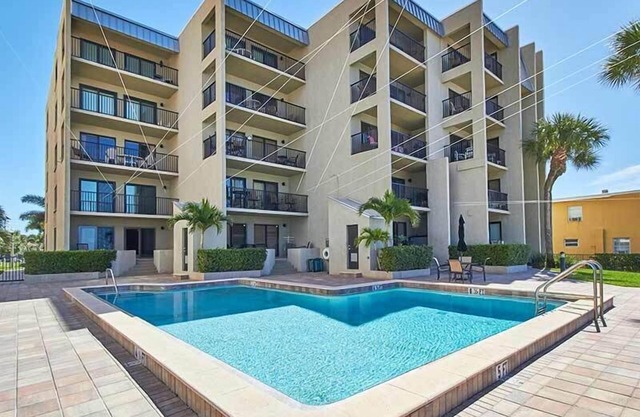 Perfect Location with MILLION DOLLAR Gulf Front Sunsets & Great restaurants~.
