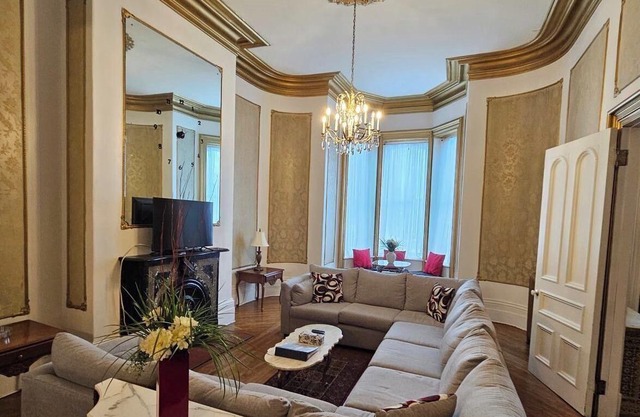 Perfect location! Perfect Stay! On Grand Allée, Next to Plains of Abraham
