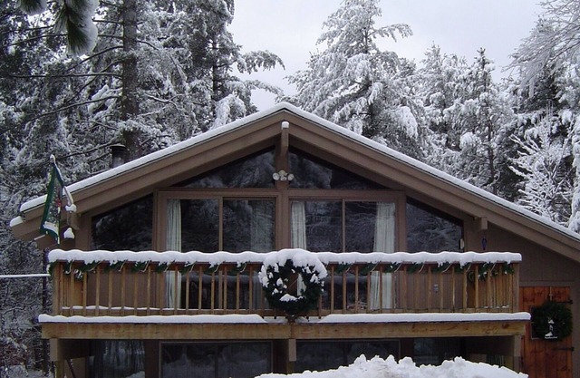 PERFECT LOCATION ! ONE MILE FROM NORTH CONWAY WITH A SECLUDED FEEL !