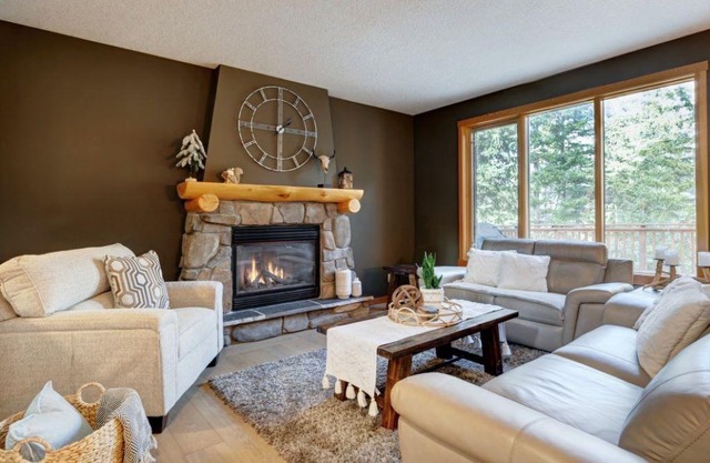Perfect mountain cosy home in Canmore