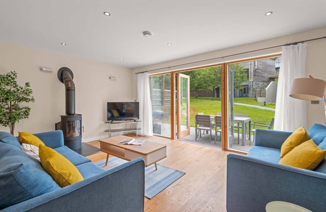 Perfect pet friendly bolthole, with balconies from front and rear bedrooms and private roof terrace