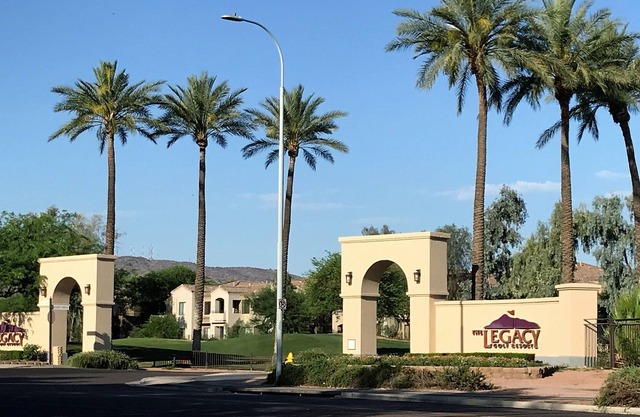 PERFECT PHOENIX LOCATION~ Beautiful RESORT & King Bed CONDO~ Amenities ++ !!