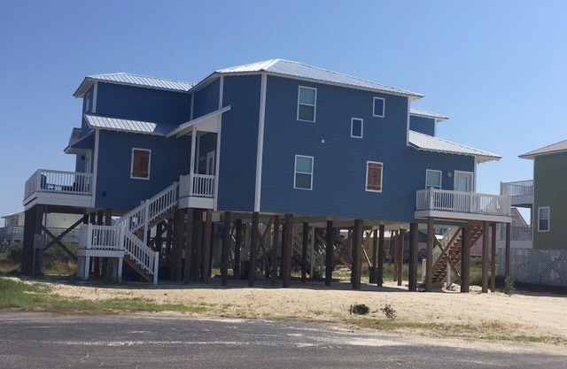 PERFECT PLACE FOR A BEACH GETAWAY! FALL MEANS FALLING RATES! COME ENJOY !