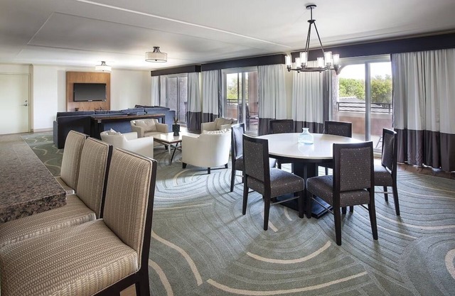 Perfect Place to Unwind! Outdoor Pool, Close to Lakeway Country Club