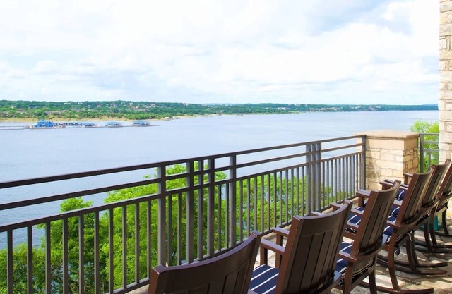 Perfect Place to Unwind! Outdoor Pool, Free Parking!