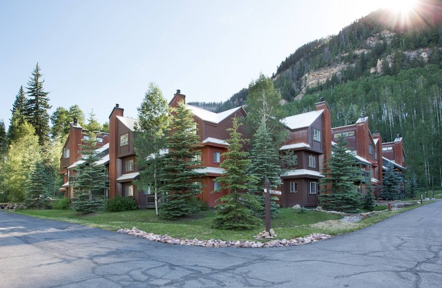 Perfect San Juan Mountain Getaway! Fireplace, Spa Bathroom, Amazing Views!
