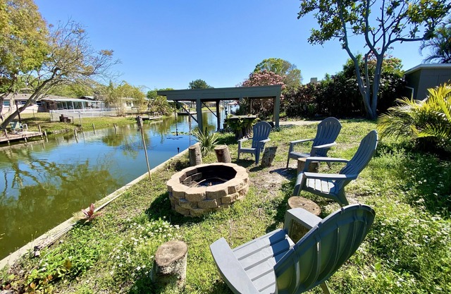 🏖️Perfect Summer Waterfront Retreat,🏖️ MINUTES to BEACHES, 💦Pool under renovation