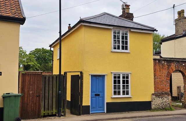 Perfectly Located Pretty Cottage