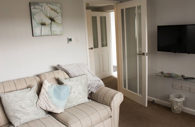 Perrys Impeccable 1-bed Apartment in Poole