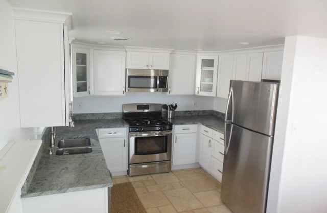 Pet Friendly, 6 houses to the beach, 38 Five stars, Blast WiFi