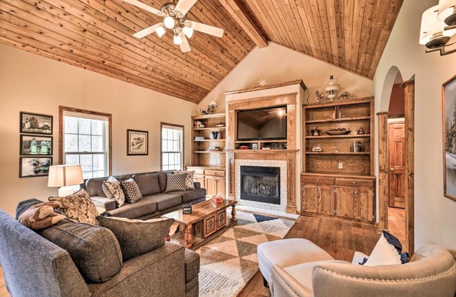Pet-Friendly Abingdon Abode with Yard and Grill!