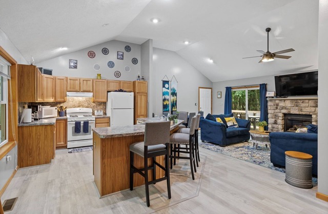 Pet-Friendly Albrightsville Ranch with Open Kitchen, Fireplace, BBQ & Game Room
