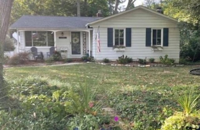 Pet Friendly Annapolis Cottage that Backs Up to Stunning Quiet Waters Park!