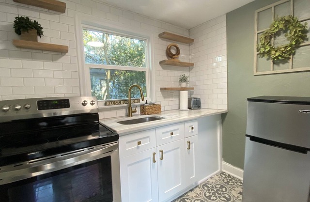 Pet-friendly apartment walking distance to downtown