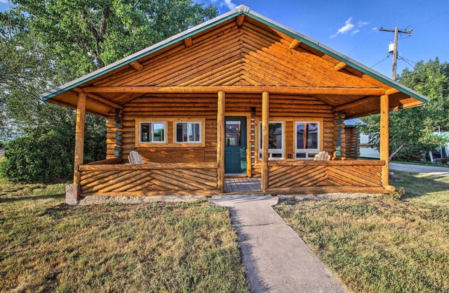 Pet-Friendly Augusta Cabin - Walk to Main Street!
