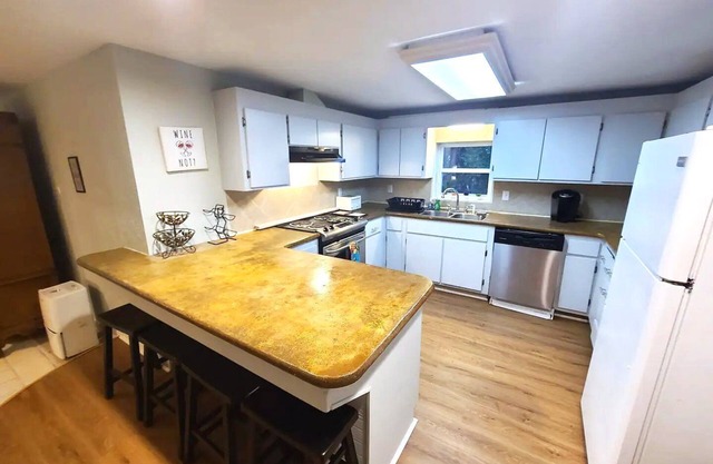 Pet-Friendly Beach Bungalow 5 Minutes to the Beach