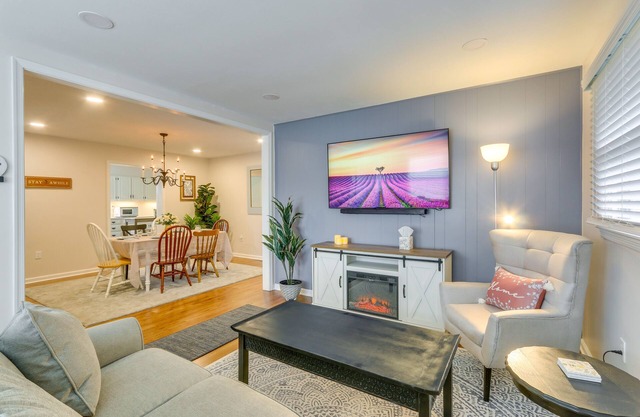 Pet-Friendly Berryville Home: Walk to Main Street!