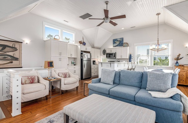 Pet friendly cottage across from beach access, ocean views!