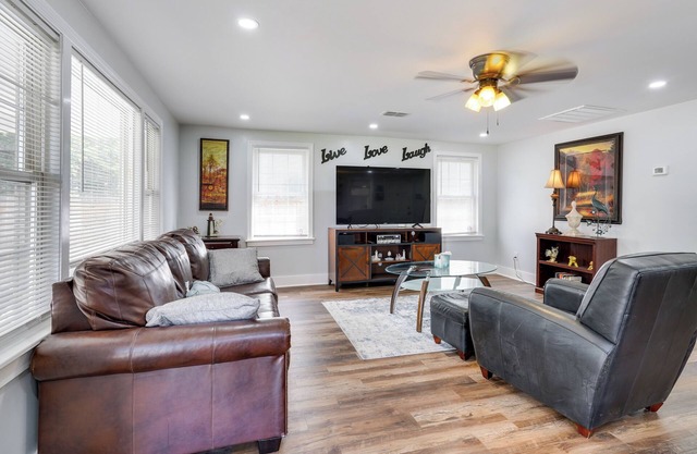 Pet-Friendly Charleston Home Near Dtwn!
