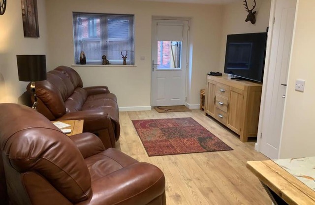 Pet Friendly Cottage Ashbourne with Parking