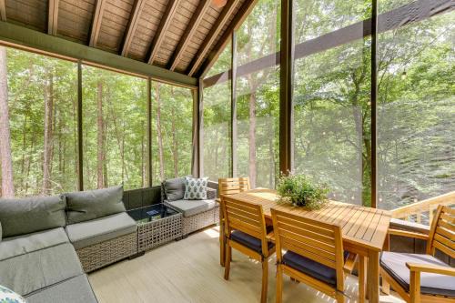 Pet-Friendly Dadeville Cabin with Hot Tub and Porch