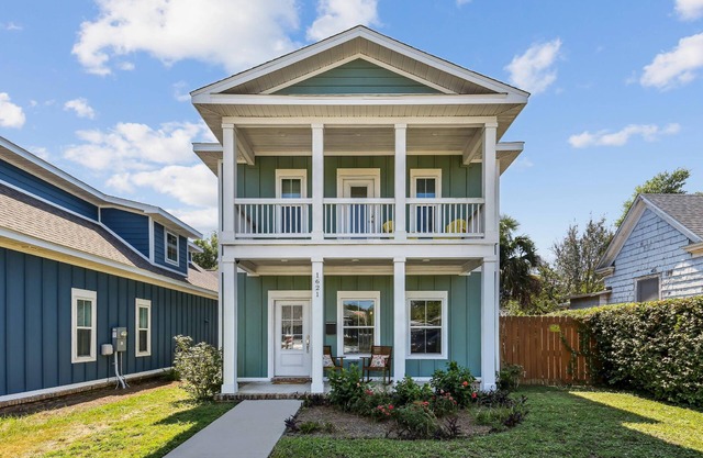 Pet Friendly East Hill New Build - Walk to Graffiti Bridge - Close to Downtown and Pensacola Beach