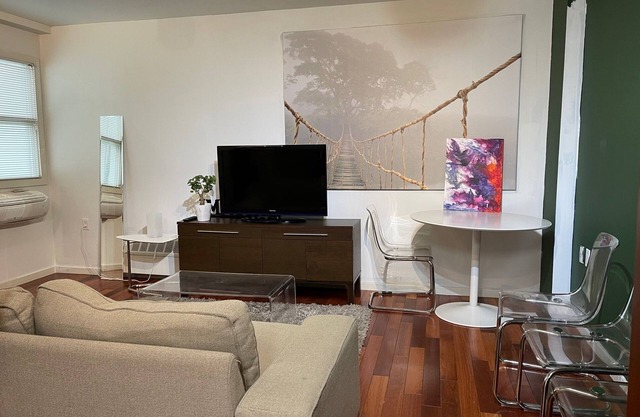 Pet Friendly Furnished 2 Bedroom@440 Richards