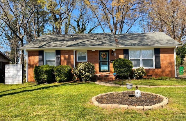 Pet Friendly Furnished Rental Close to Everything in Charlotte NC