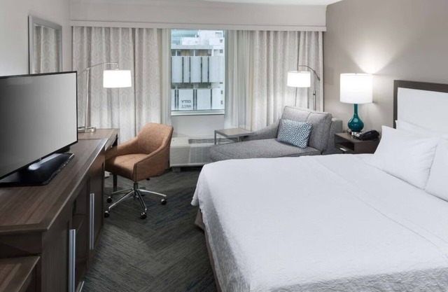 Pet-Friendly Getaway w/Outdoor Pool and Free Breakfast | Close to Las Olas Blvd
