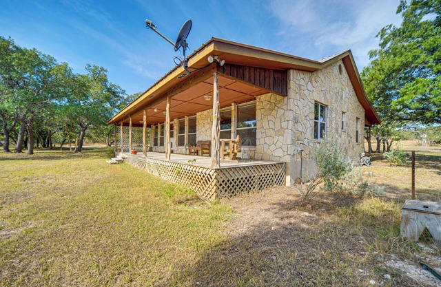 Pet-Friendly Hill Country Retreat w/Deck!