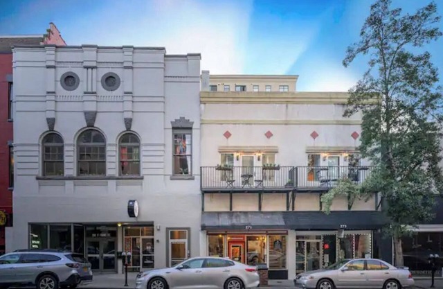 Pet-Friendly Historic Downtown 2BR Loft 1 block from riverwalk, walk everywhere