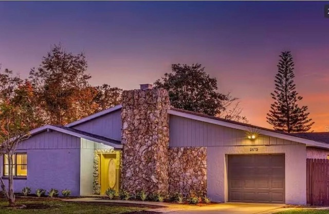 Pet Friendly Lakeside 4 Bedroom Home Disney Themed