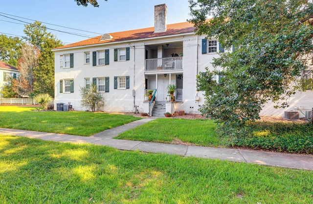 Pet-Friendly Mobile Condo ~ 4 Mi to Downtown!