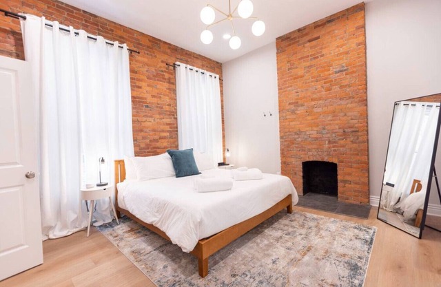 Pet Friendly | Modern Touches | Walk to Bars