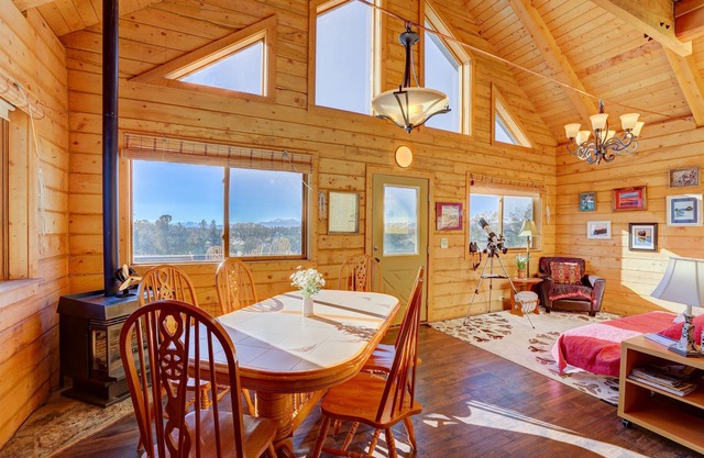 Pet-Friendly Mountain Cabin with Stunning Stargazing Views