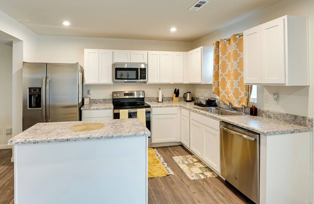 Pet-Friendly Nashville Townhome: 10 Mi to Dtwn