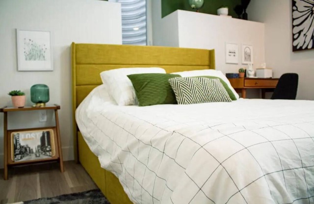 Pet-Friendly Newton Apartment. Walking distance to local RTD