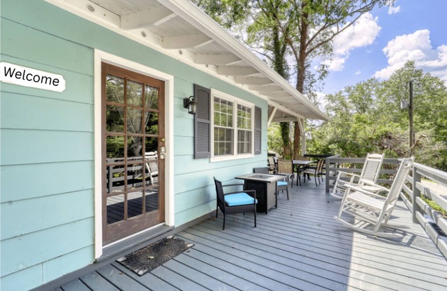 Pet Friendly One Level 5-Bed/2-Bath Home with a Hot Tub, Deck/Fire Pits in Boone