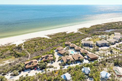 Pet friendly paradise on Sanibel Island with private beach