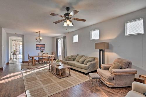 Pet-Friendly Retreat about 6 Mi to Downtown Phoenix!