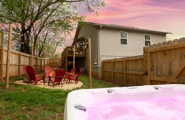 Pet-Friendly Retreat Game Room, Hot Tub, Netflix, 1 GB WiFi