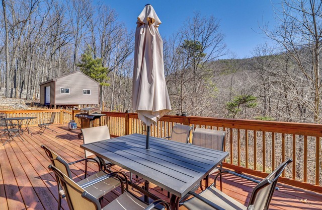 Pet-Friendly Shenandoah Cabin w/Fire Pit & Grill!