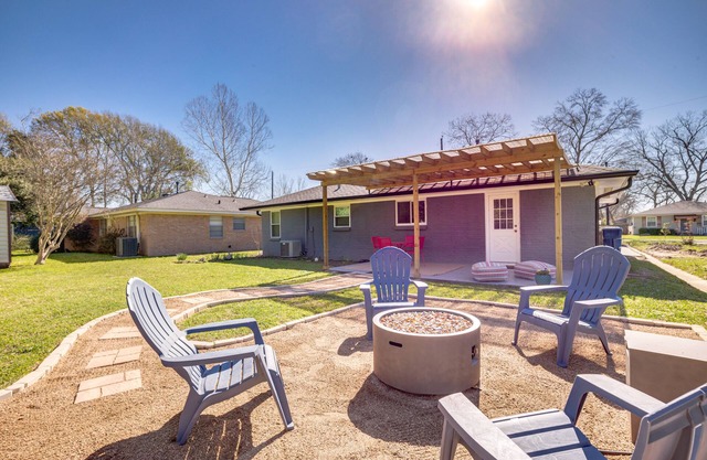 Pet-Friendly Tomball Cottage: Steps to Downtown!